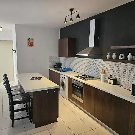 3 Bedrooms Flat At Msida Apartman